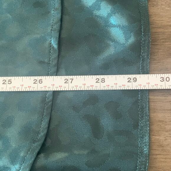 Glam Dark Green Leopard Print LS V-Neck Blouse Oversize Small New with Tags - Picture 8 of 9